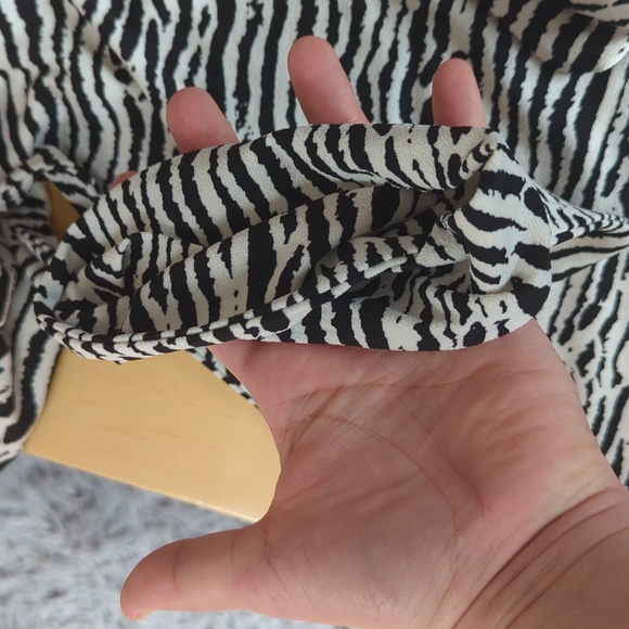 A-line wrap dress with animal print - Picture 4 of 5